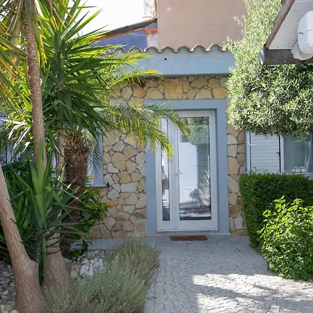 Hibiscus B&B Bed & Breakfast 3*