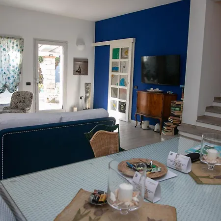 Hibiscus B&B Bed & Breakfast 3*