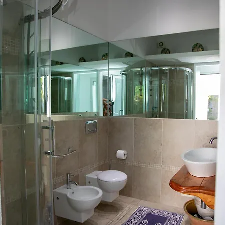 Hibiscus B&B Bed & Breakfast 3*